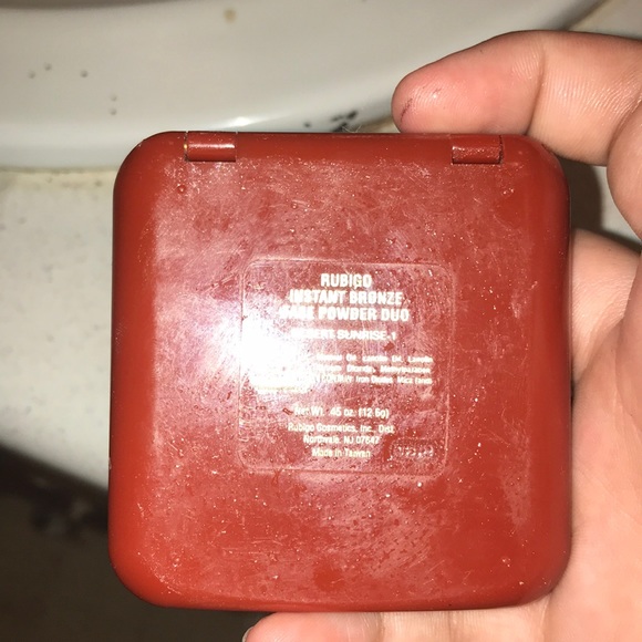 This is a Instant bronze powder it was used once - Picture 2 of 4